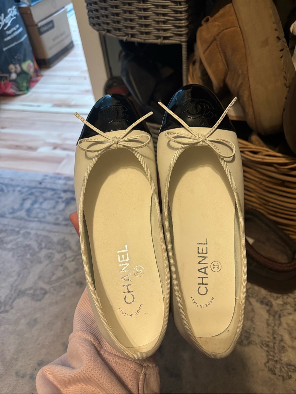 CHANEL Cream Leather Ballet Flats with Black Patent Cap Toe - Picture 2 of 3